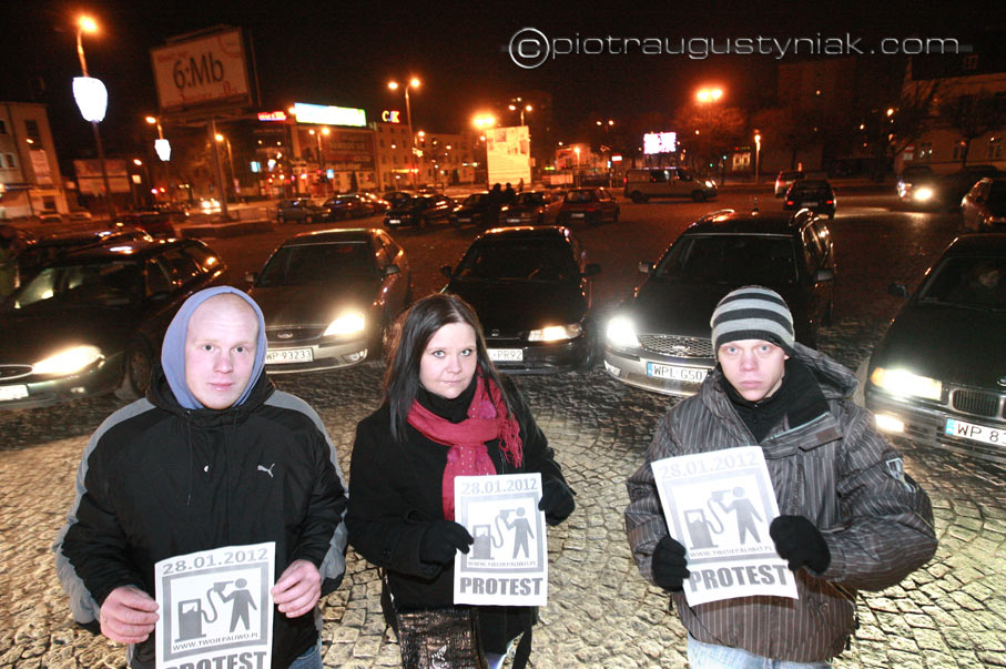 Protest kierowcow przeciwko wysokim cenom paliwa fotograf płock Piotr Augustyniak. Fotoreportaż  zdjęcia płock