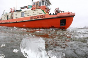 Lodołamacze w akcji Kruszenie lodu na Wiśle pod Włocławkiem