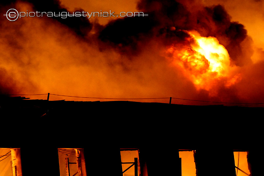 Pożar hurtowni Płock maszewo straż pożarna zdjęcia fotograf