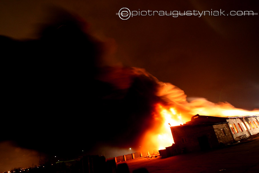 Pożar hurtowni Płock maszewo straż pożarna zdjęcia fotograf
